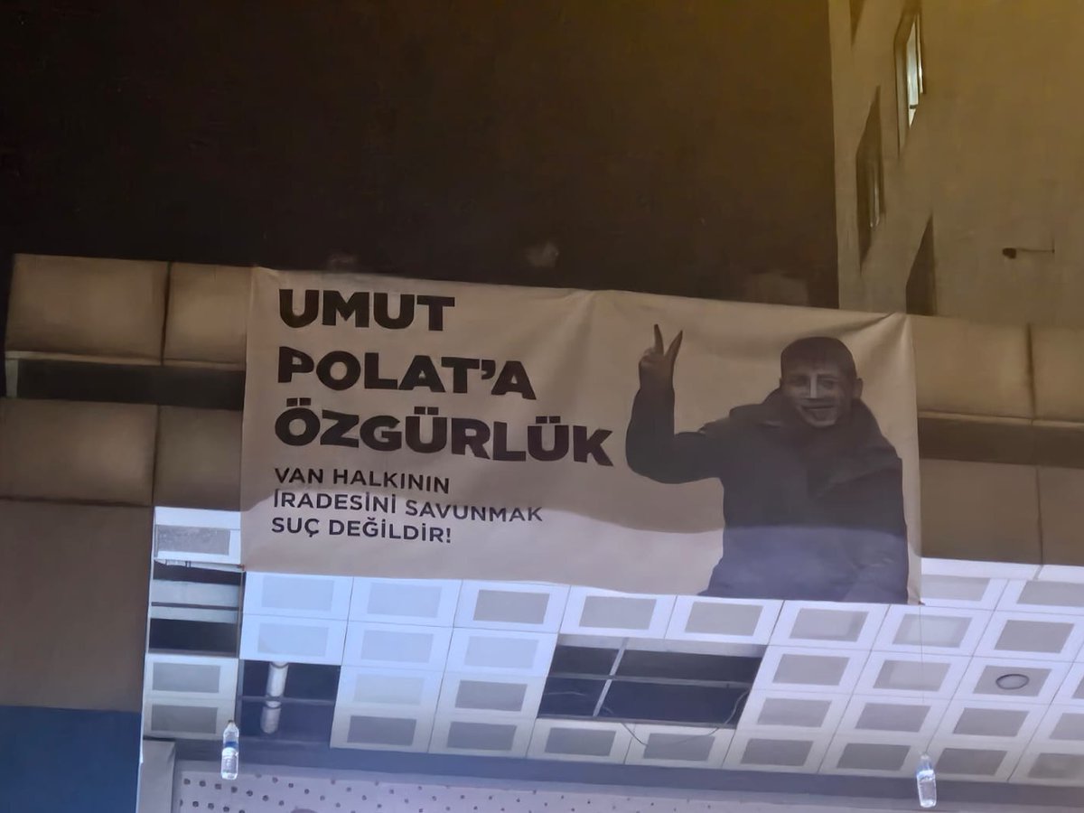 Umut hapsedilemez! Van halkının gasbedilmek istenen iradesini savunduğu için çıkarıldığı mahkemece tutuklanan Umut Polat derhal serbest bırakılsın! 📍Esenyurt