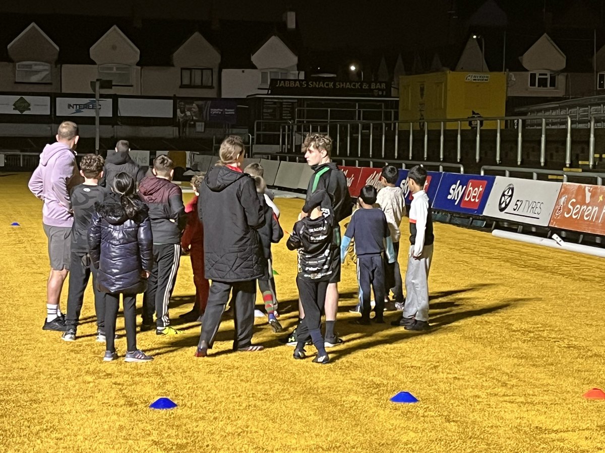 Well done @elerijackson on delivering and organising Newports first month of Ramadan Rugby 👏👏👏thanks @MikeSage9 for helping out tonight @DRA_Community @WRU_Community @AshSweet6 @MikeSage9 @NewportLiveUK