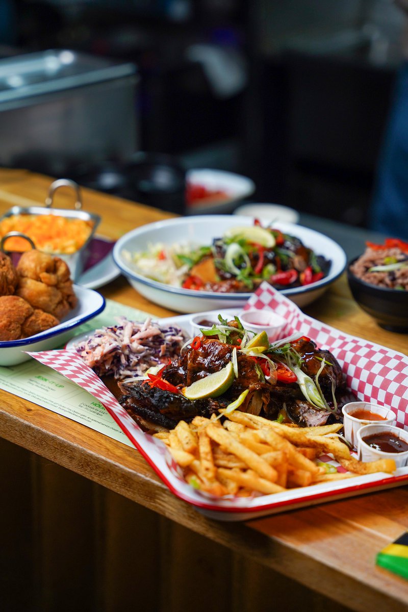 From Caribbean food to Pan-Asian and Latin, we really have it all at Broadway Market Tooting 😍⚡️ #broadwaymarkettooting #londonmarket