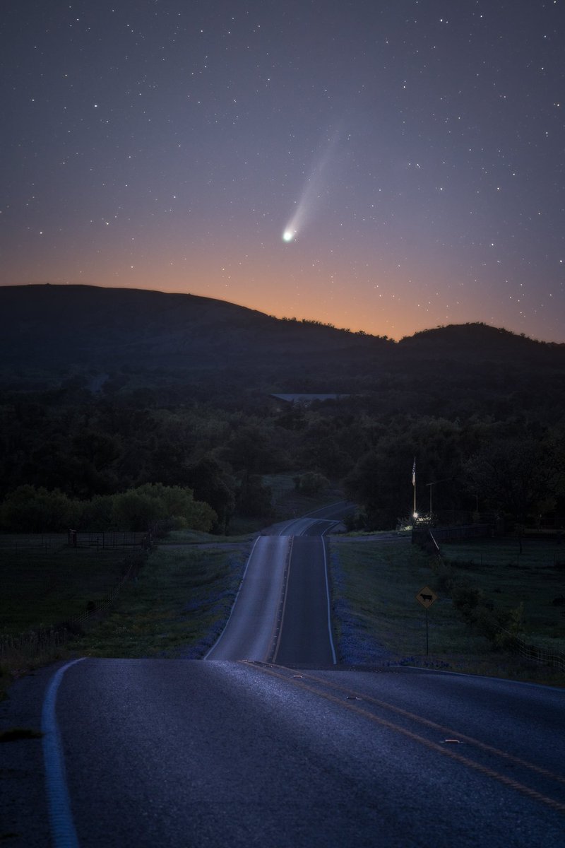 Last night I got to shoot the Devils Comet over some rolling hills in the Hill Country TX ☄️💙
