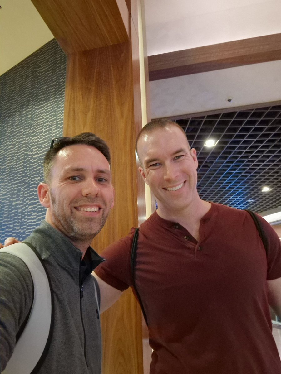 Lovely meeting @JacobsVegasLife today in @stratvegas , what a nice bloke and a great vlogger too!