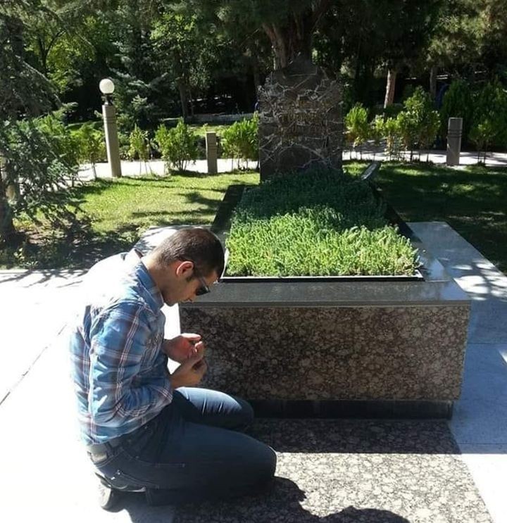 Kıskandıĝım bir foto; Şehit Sinan Ateṣ'in başbuğ ziyareti Kaçımıza nasip oldu böyle bir anı? Oraya gittiĝimde 'diz çökmeyen dizlerim' utansın