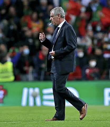 Fernando Santos, Beşiktaş’ın kötü teknik direktörleri arasına adını yazdırdı. En kötülerinden biri olmak için sınırları zorluyor. Yanlış karar, yanlış isim.