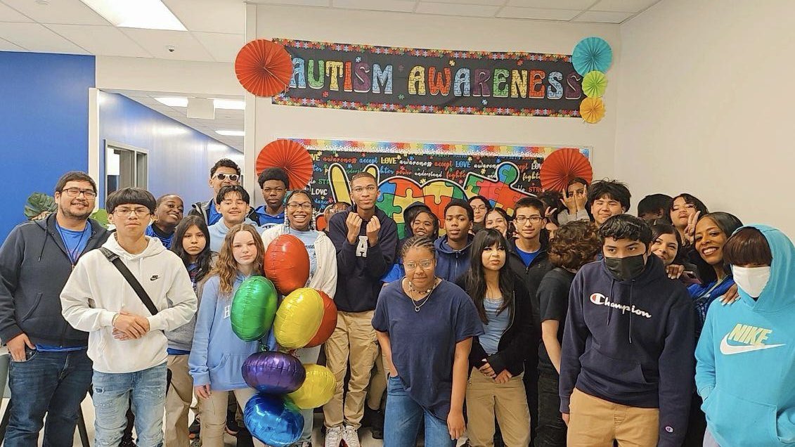 HMS_PGCPS's tweet image. At #HMS we celebrated #AutismAwarenessMonth today! #blueorbust #aprilandautism @bkbornjabredap