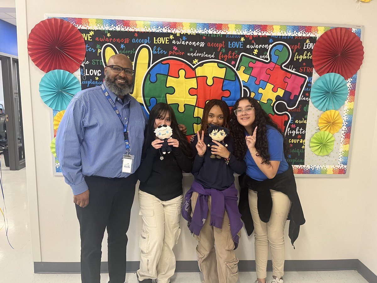 HMS_PGCPS's tweet image. At #HMS we celebrated #AutismAwarenessMonth today! #blueorbust #aprilandautism @bkbornjabredap