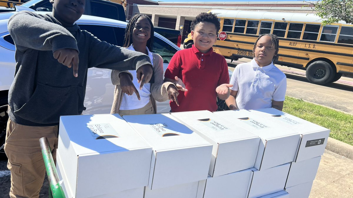 Msbjonesclass's tweet photo. π Excitement in the air for the solar eclipse! Huge thanks to our @AliefScience partners for the generous donation of protective eyewear! The kids (and I!) are thrilled. Get ready for an unforgettable day! @YgbInt π #EclipseReady https://t.co/dbdPcJ19Dl