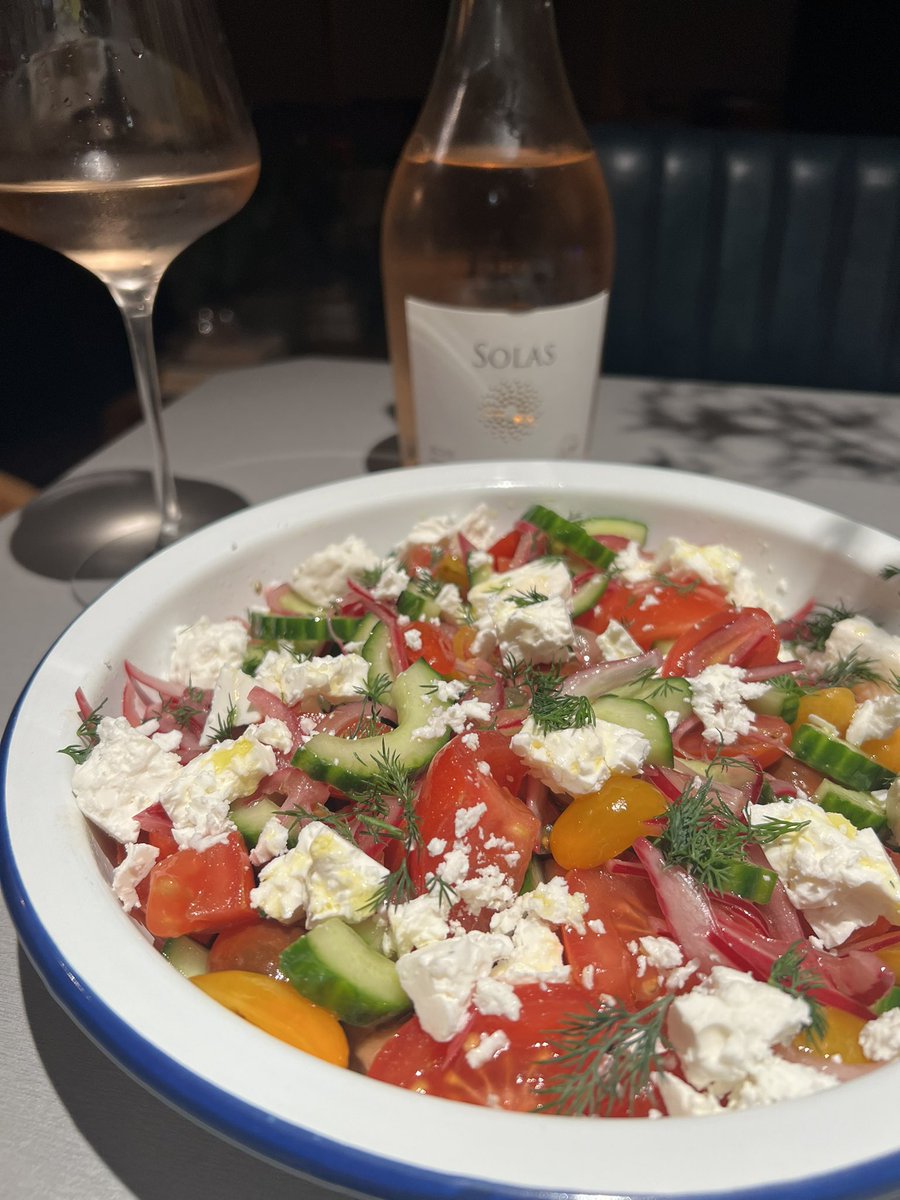 Even though a storm is approaching and it rains down in the west, the colours and flavours of a Greek salad inspired me this evening. Served with some grilled chicken, smashed roast potatoes and a glass of @LaurentMiquel rosé.