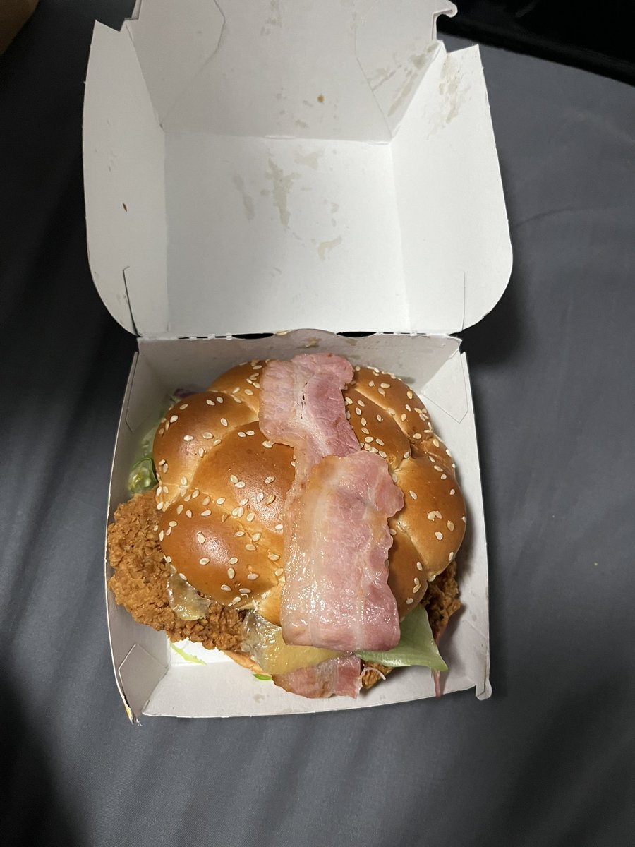 Novaclova's tweet photo. @McDonaldsUK @McDonalds Thanks for my halal burger https://t.co/DzCVoGaQGp