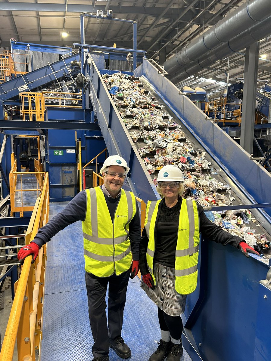 Great to visit the recycling centre at Sherbourne Resource Park with @LepoidevinJulia earlier this week. Fascinating to see the AI supported sorting operation in action. In a finite 🌍 recycling is surely essential in everything we do! @CllrGaryRidley