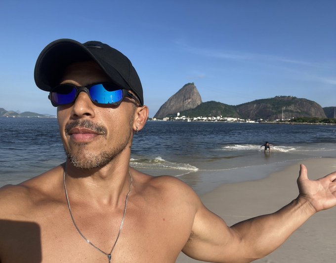 Watch Johnny Louis's leaked NSFW photo on TwXstars