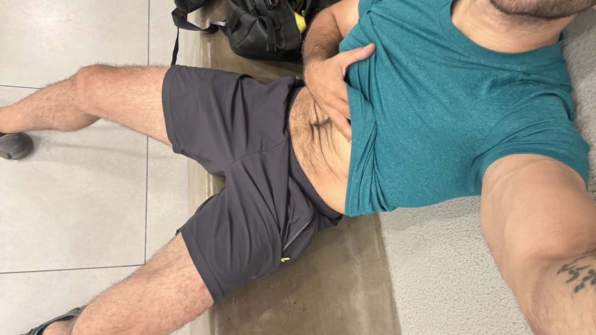 ¿Te gustan peludas? 

onlyfans.com/leomasterxxx