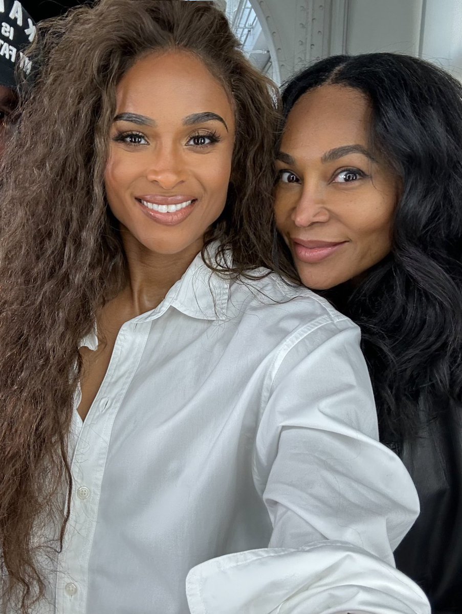 The big 60 never looked so beautiful! I couldn’t be more proud, excited, & inspired at the same time! You really are the blueprint on every level of life! Happy Birthday to my bestie and best makeup artist in the world @yolondafredrick ! I love you so much 🎂!