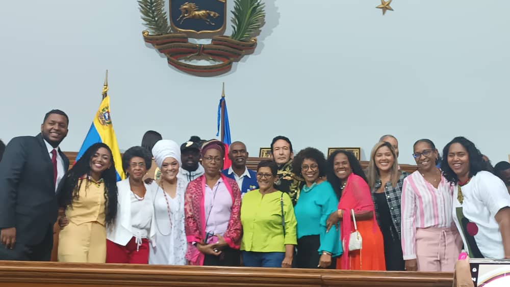 ¡Uniendo lazos de amistad y cooperación! Hoy celebramos la instalación del grupo parlamentario de amistad entre Haití y Venezuela. Un paso crucial hacia una cooperación más sólida y fructífera. 🤝🇭🇹🇻🇪 #DiplomaciaParlamentaria