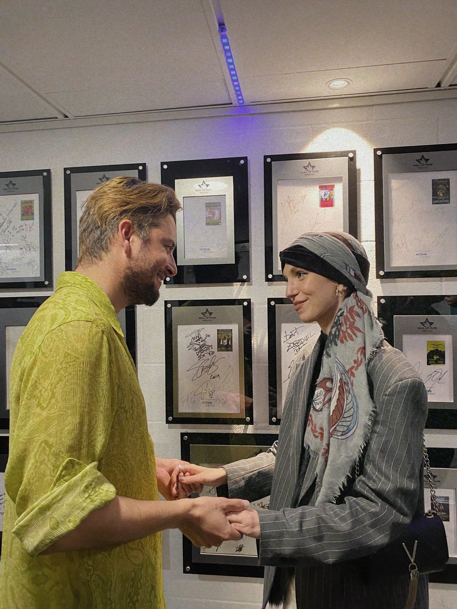 Libélula ya está fuera 💫

Es la luz al final del túnel, es la señal que sientes en el corazón de esa persona que se fue pero que sigue estando presente.

Esta canción forma parte del Documental Mis Ganas Ganan, la historia de Elena Huelva. Ya disponible en cines.