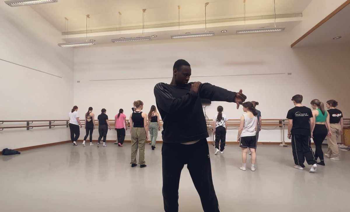 Having a great week with @CATNSCD creating a new work with these talent young dancers as part of their Easter Intensive ✨