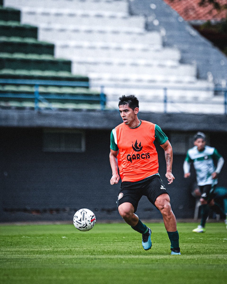 rubionu1913's tweet photo. Imágenes de la movilización Albiverde, de cara a la primera fecha que será ante @club12dejuniopy el próximo domingo en la Arboleda desde las 10:00hs.
#VamosRubioÑu🇳🇬💪🏼 https://t.co/fko0NFCPlU