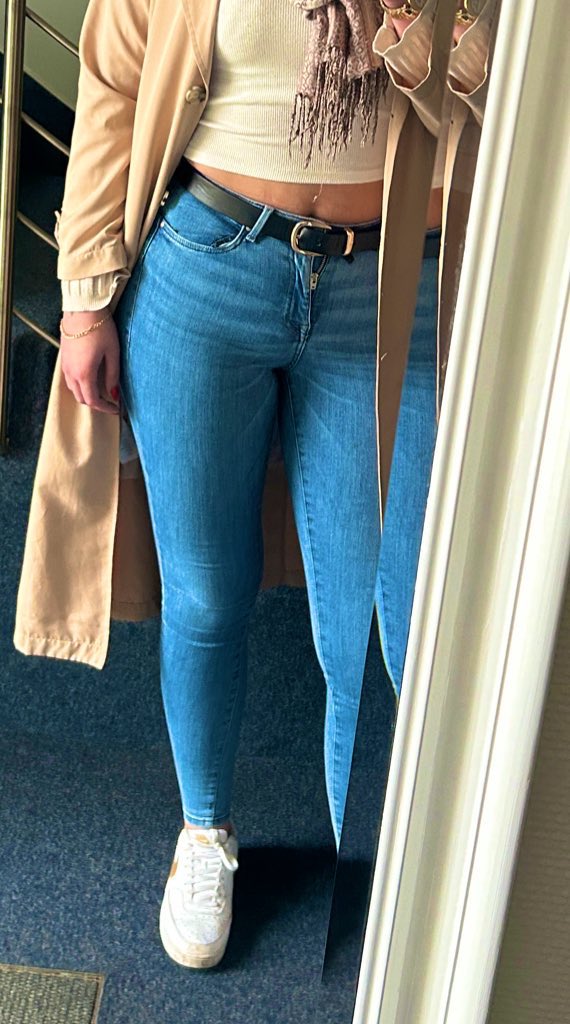 L4Favorite's tweet photo. Von so nah darfst du selten so einen göttlichen Körper sehen..

Verehren! Senden! Bedanken! 
Das ist das einzige, was deinem erbärmlichen Leben Sinn ergibt..😈

#findom #findomgoddess #findombrat #geldherrin #zahlsklave #zahlsau #zahlschwein #jeans #leglover @rt_feet https://t.co/D4daNQuihQ