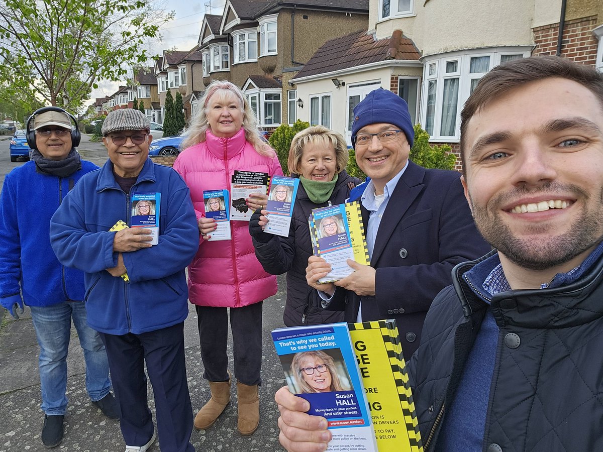 Evening session in North Harrow yesterday, speaking to many residents who will be voting 🗳 for Susan Hall as London Mayor and @StefanVoloseni1 as their Brent & Harrow GLA candidate on 2nd May