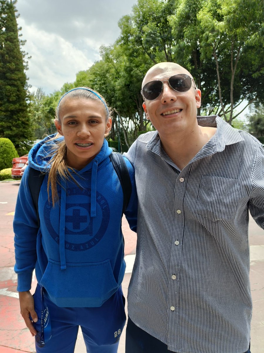 Un gusto conocerte crack @AnaGarcia2894 😎 #CruzAzul #CruzAzulFemenil 🔵🚂 La Noria 📍🐰 #SomosunEquipo ⚽🏆