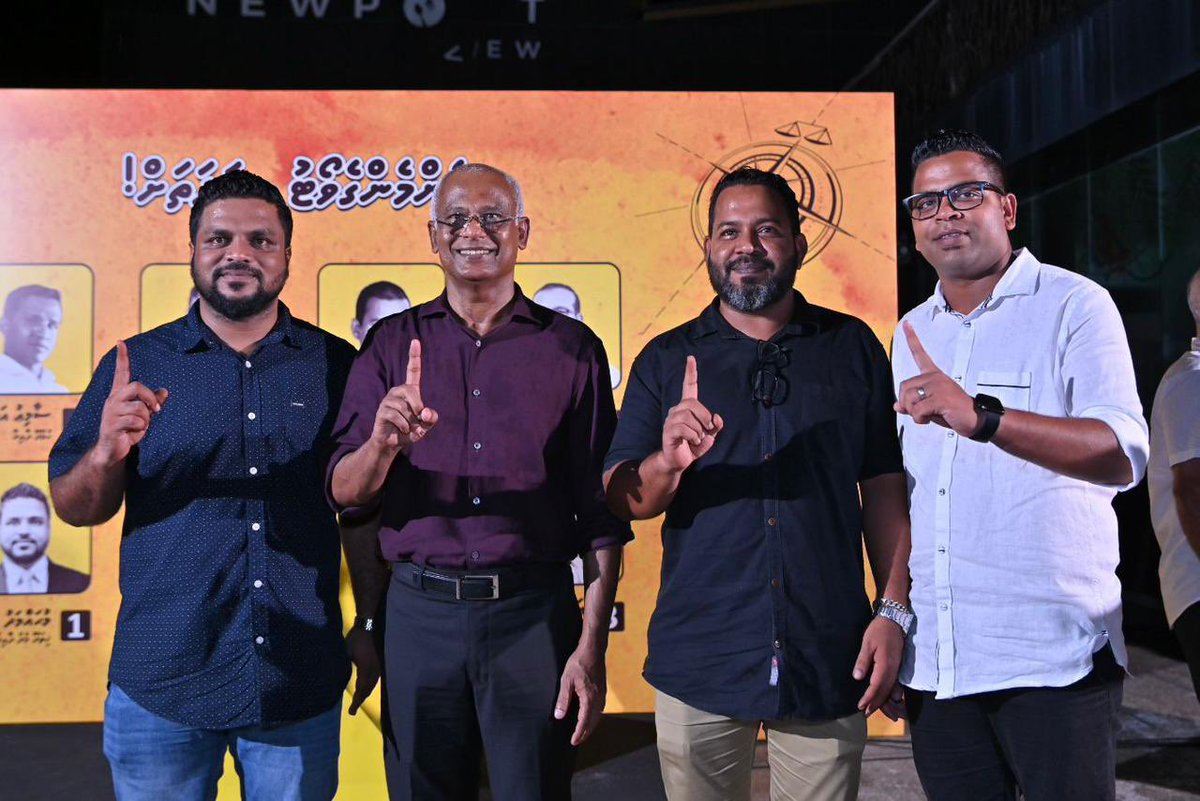 addumpmode's tweet photo. #Shuaau2024
#Majilis2024
#HithadhooMedhu
#VoteMDP
#EnmengeShuaau
#misraabuhamamagah
#CandidateNo.1
InShaAllah☝️💛 https://t.co/8icazv4Ynx