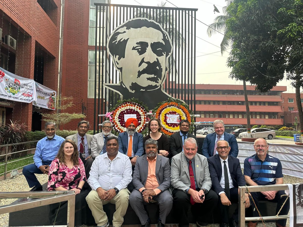 Representatives from @USask, @globalfoodsecur, @agbiousask and @usask_water were in #Bangladesh to visit the Bangabandhu-Pierre Elliott Trudeau Agriculture Technology Centre, which aims to enhance food and water security in Bangladesh with local partners. #agriculture