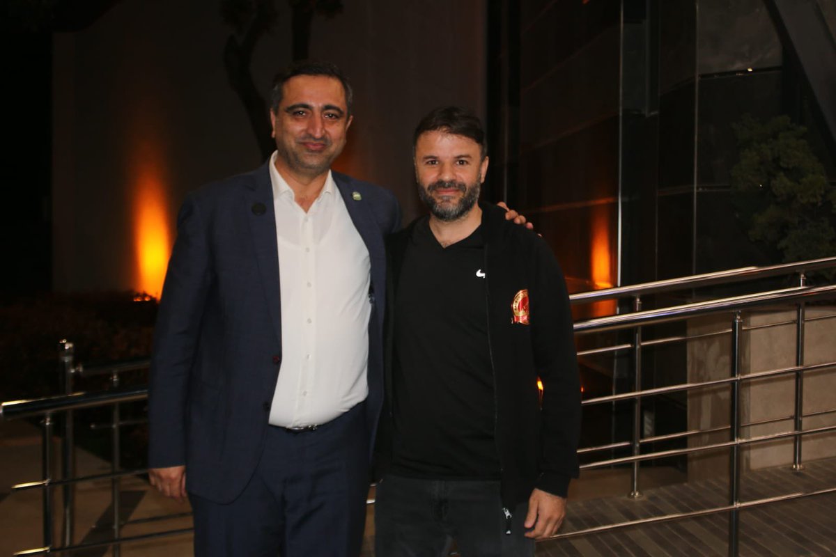 "Biz Farklılıklarımızla Güzeliz"
Hüda Par Batman Milletvekili Sayın <a href="/AvSerkanRamanli/">Serkan Ramanlı</a> ile yine bir basın toplantısı ardından çekilen güzel bir kare.