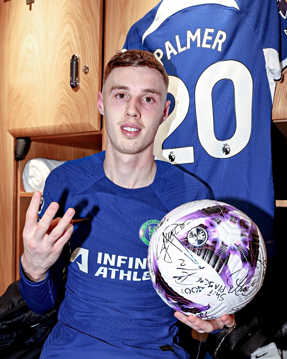 Cole Palmer with his first senior hat-trick ball ⚽️ #CHEMUN