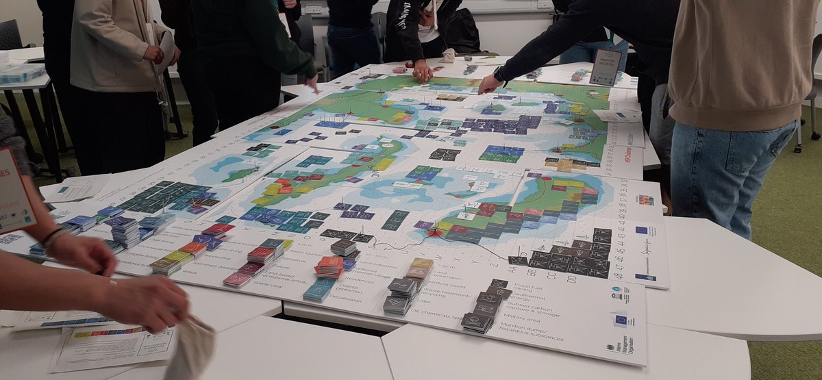 The 'Changing Oceans' module students @IoAStirling @StirlingScience were treated to *The Marine Spatial Planning challenge game* yesterday delivered expertly by the team from @The_MMO. Interactive, fun and a fantastic learning opportunity! 👏