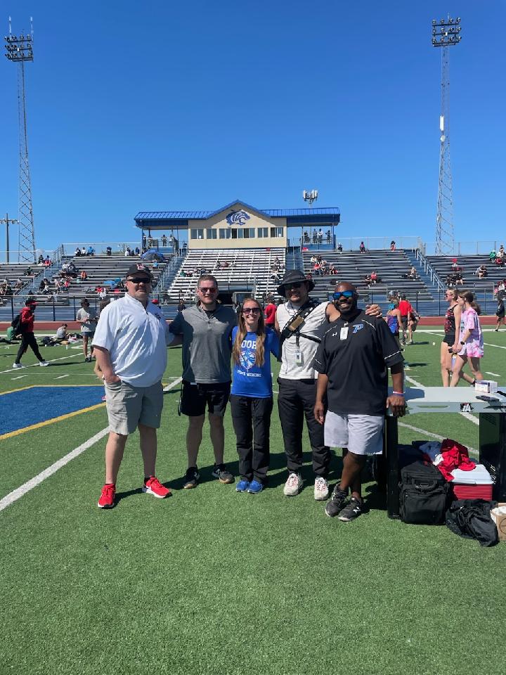 mrceomusk49768's tweet photo. We couldn't have had a successful track meet AT job well done without the assistance from 
 @ryanclizzark @MooreLionsAT @_PrestonGibbs @Broncosportsmed 
•Thank you• https://t.co/HwhaVLJJIG