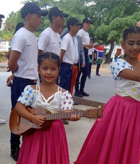 Venezuela tierra rica en Cultura hoy #4Abr #DiaNacionalDelCuatro resaltamos la importancia de este instrumento musical fundamental en nuestra música #SimónPlanas #VenezuelaAntiFascista @NicolasMaduro @_LaAvanzadora @MPPEDUCACION @cdcelara @EleamerAbdala @AurimarVargas1