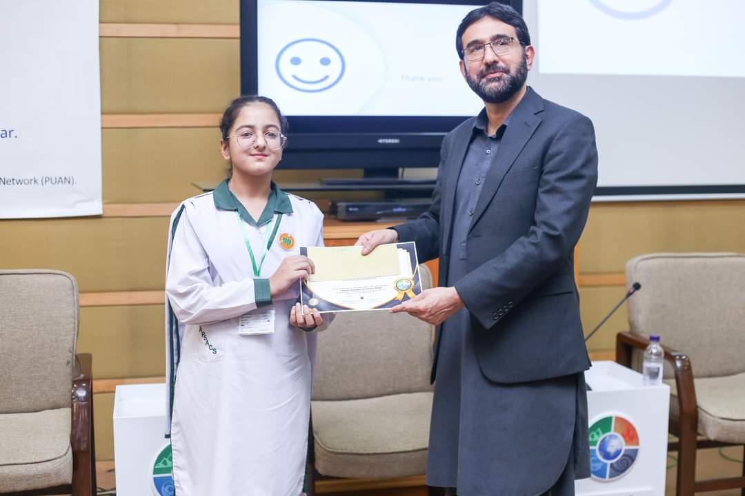 cdpeshawar's tweet photo. Winners and honorary mentions of #ClimateDialoguePeshawar competitions - Art, Videography &amp; Poster Design! Director @imsciences01 Usman Ghani praised youth efforts in raising awareness on #ClimateChange. https://t.co/eHFVfbqQzd