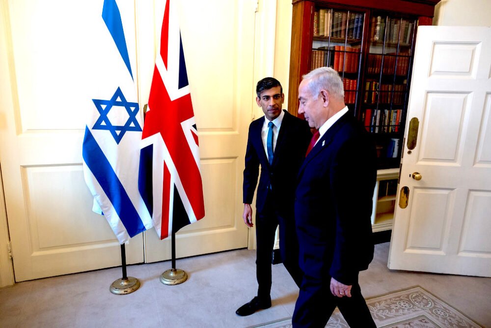 British Rebellion Grows Against Arming Israel consortiumnews.com/2024/04/04/bri…