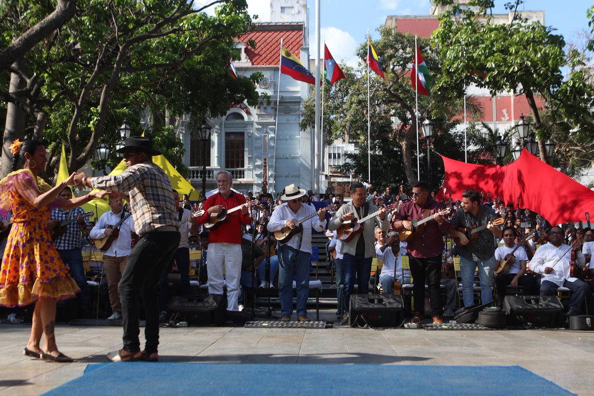 #EnFotos 
#VenezuelaCamburPintón 
#VenezuelaAntiFascista
#VivaVenezuela