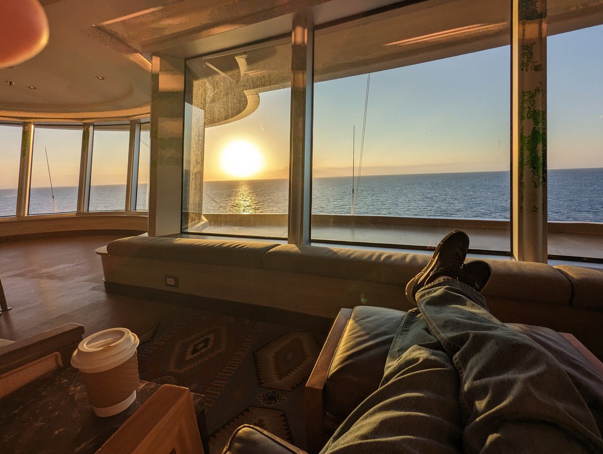 En route to Half Moon Cay!
Calm seas and great coffee
#HollandAmerica is a top-notch experience!
