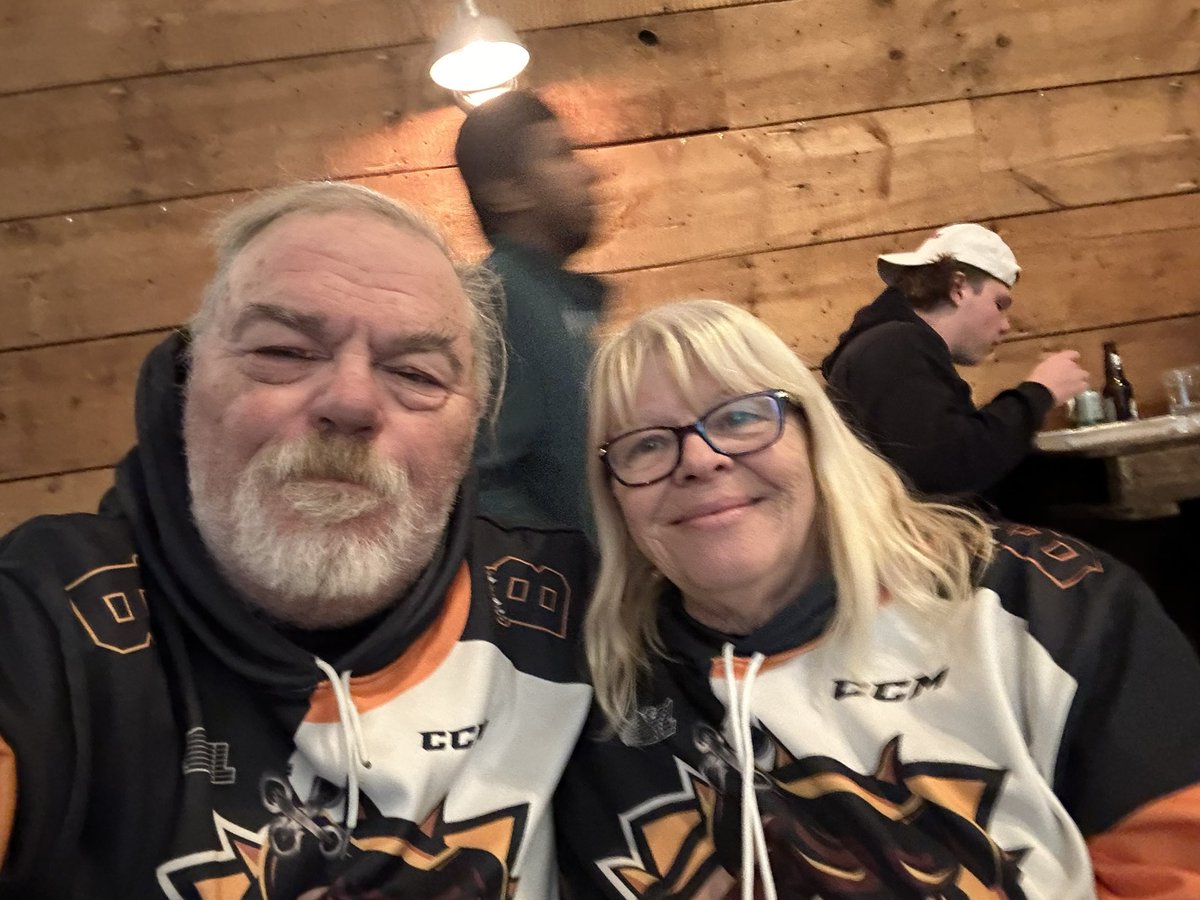 tkc284's tweet photo. We’re at @theropefactory again for more @BulldogsOHL hockey viewing party. Let’s go Bulldogs!!! #BFD https://t.co/ridujj217H