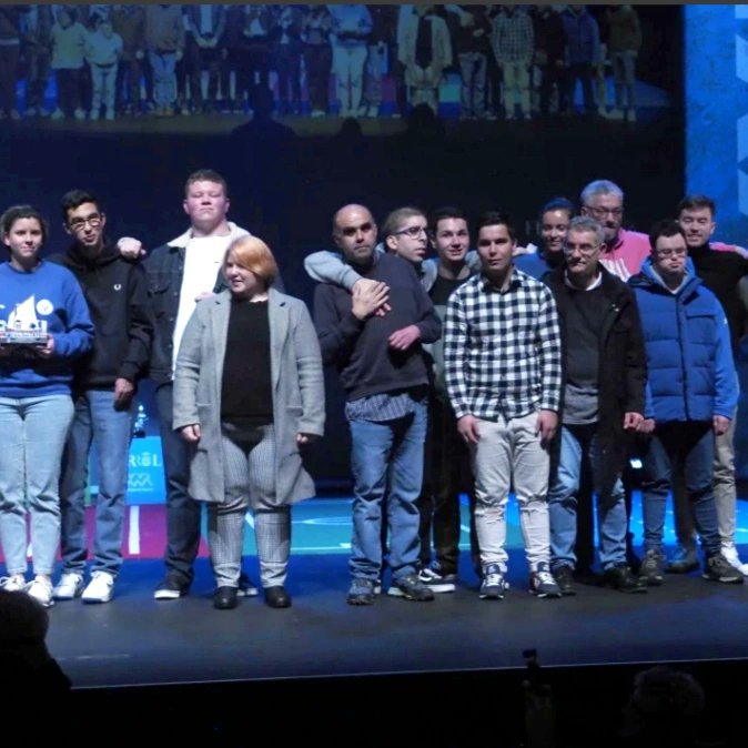 Esta tarde se celebró la Gala del deporte del @FerrolOficial . El BAXI @UniFerrol ha recibido una mención especial por su mérito el pasado año ascendiendo a la #LFEndesa. El Proyecto Uni2 tuvo su reconocimiento por su labor de integración en el mundo del deporte . #sienteeluni