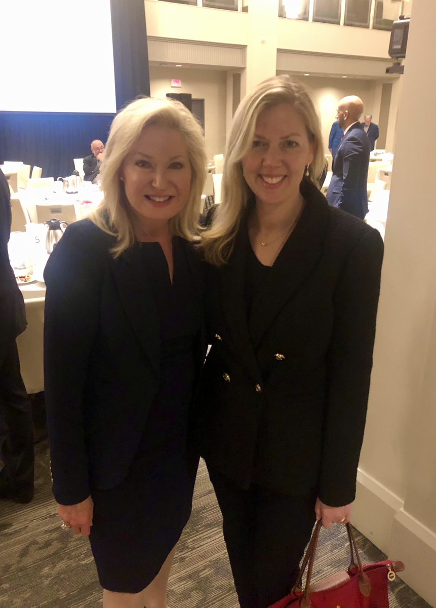 Amazing speech and standing ovation today at the @Empire_Club for Ontario’s next Premier, @BonnieCrombie! 🔥 #onpoli