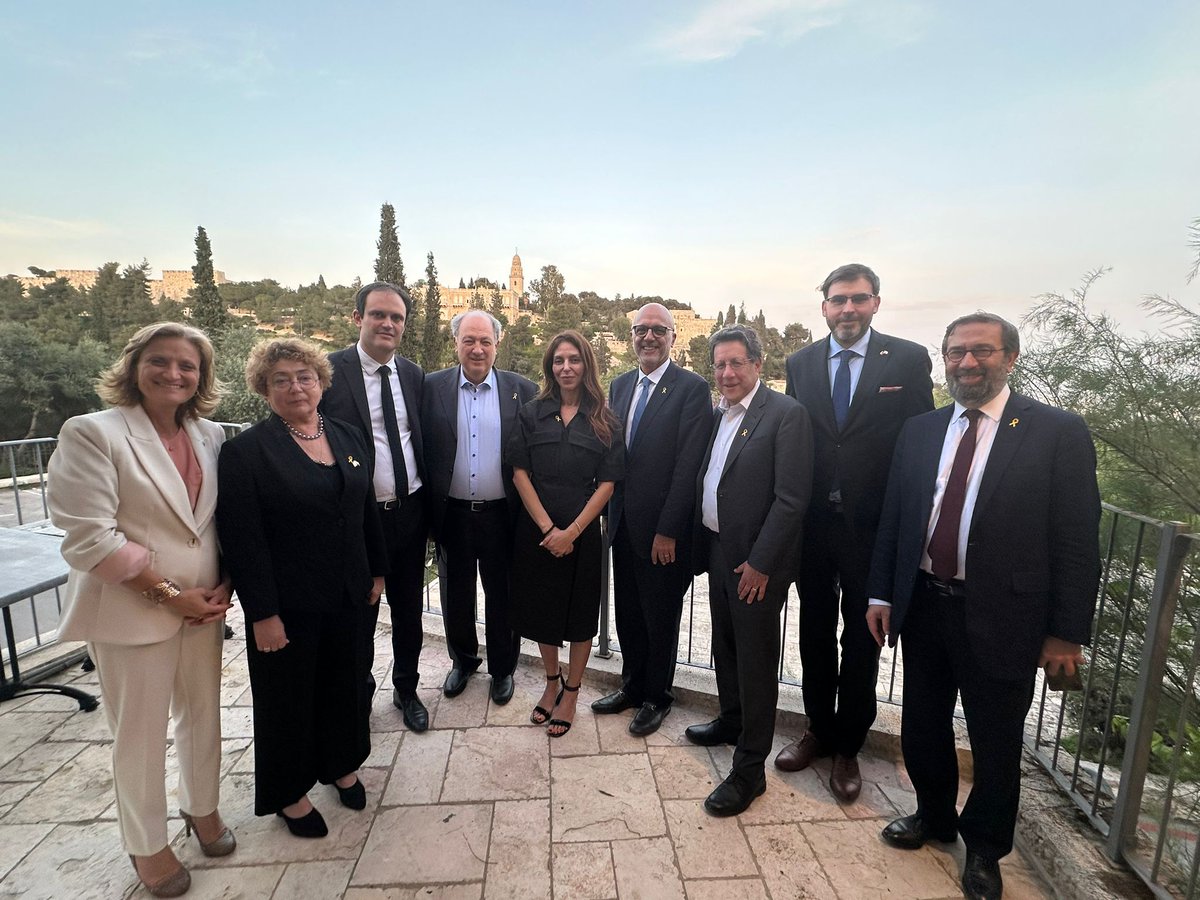The global Jewish community stands with Israel. So proud that @AJCGlobal joined with @EuroJewCong and the leaders of the Jewish communities of France, Czech Republic, Lithuania, Ukraine, Italy, and Austria in Israel this week. We will continue to stand strong together. 🇫🇷 🇨🇿…