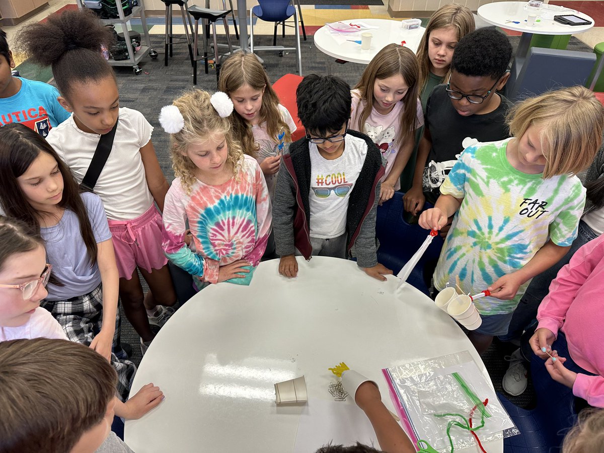 Mind Mission SUCCESS! These kiddos made some awesome tools to sweep away dust during the Dust Bowl! #innovation #creativity 
@TechieCoach303 @C_E_Dellinger