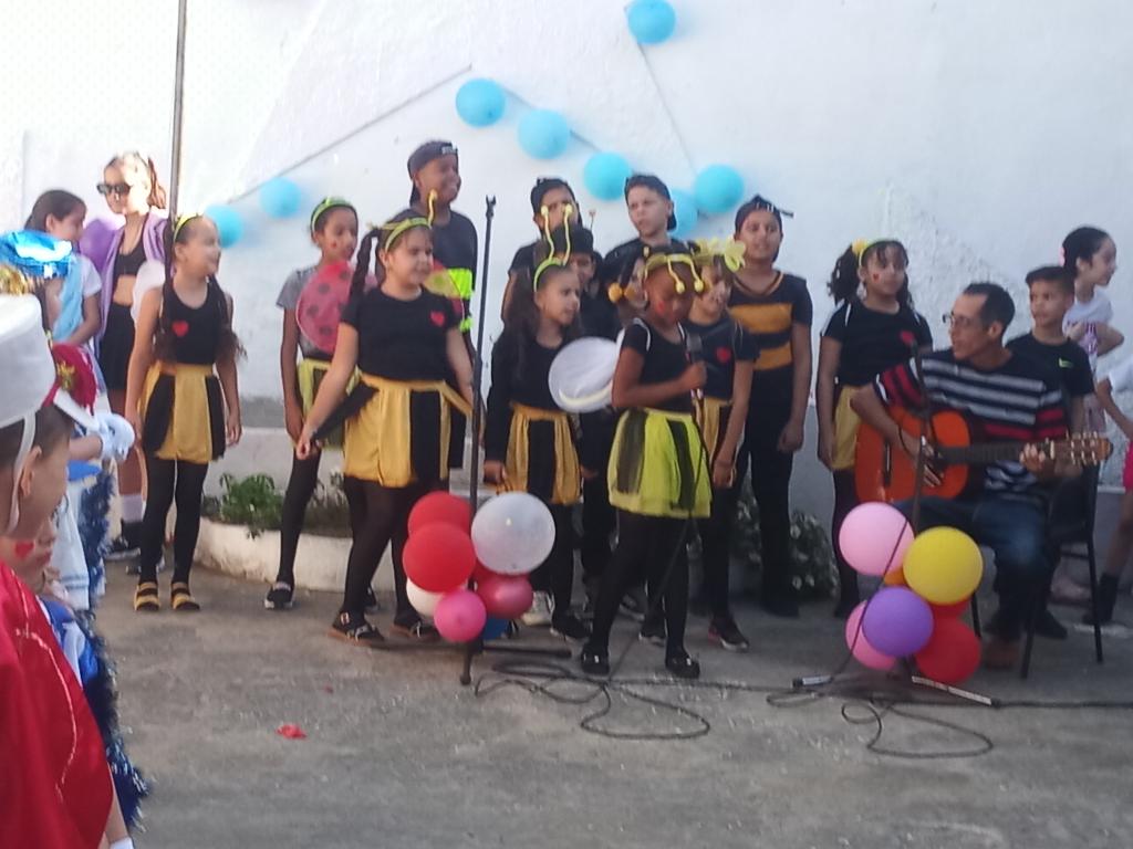 Nuestra colmenita" mieles de amor homenajean a los pioneros este 4 de abril !!! Felicidades!!!