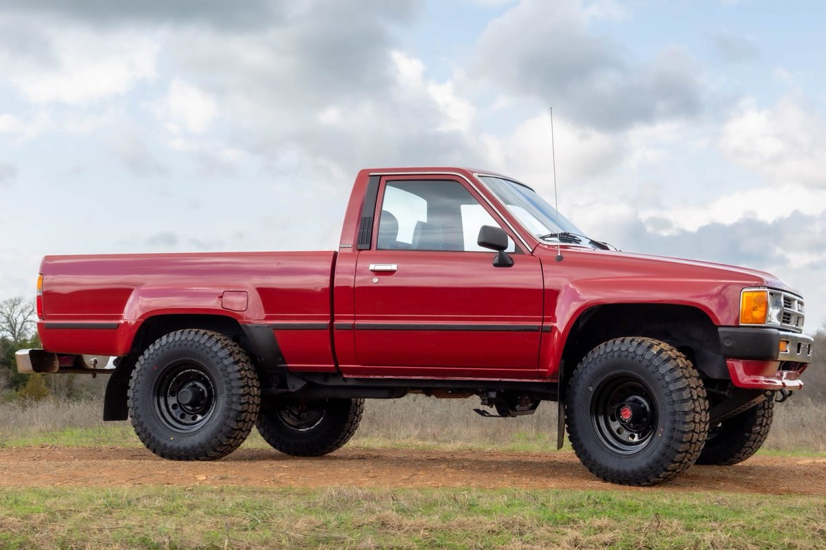 Bringatrailer's tweet photo. Now live at BaT Auctions: 1987 Toyota Pickup 4x4 5-Speed. https://t.co/tmsPL5hxtH https://t.co/q1XX0HnczA