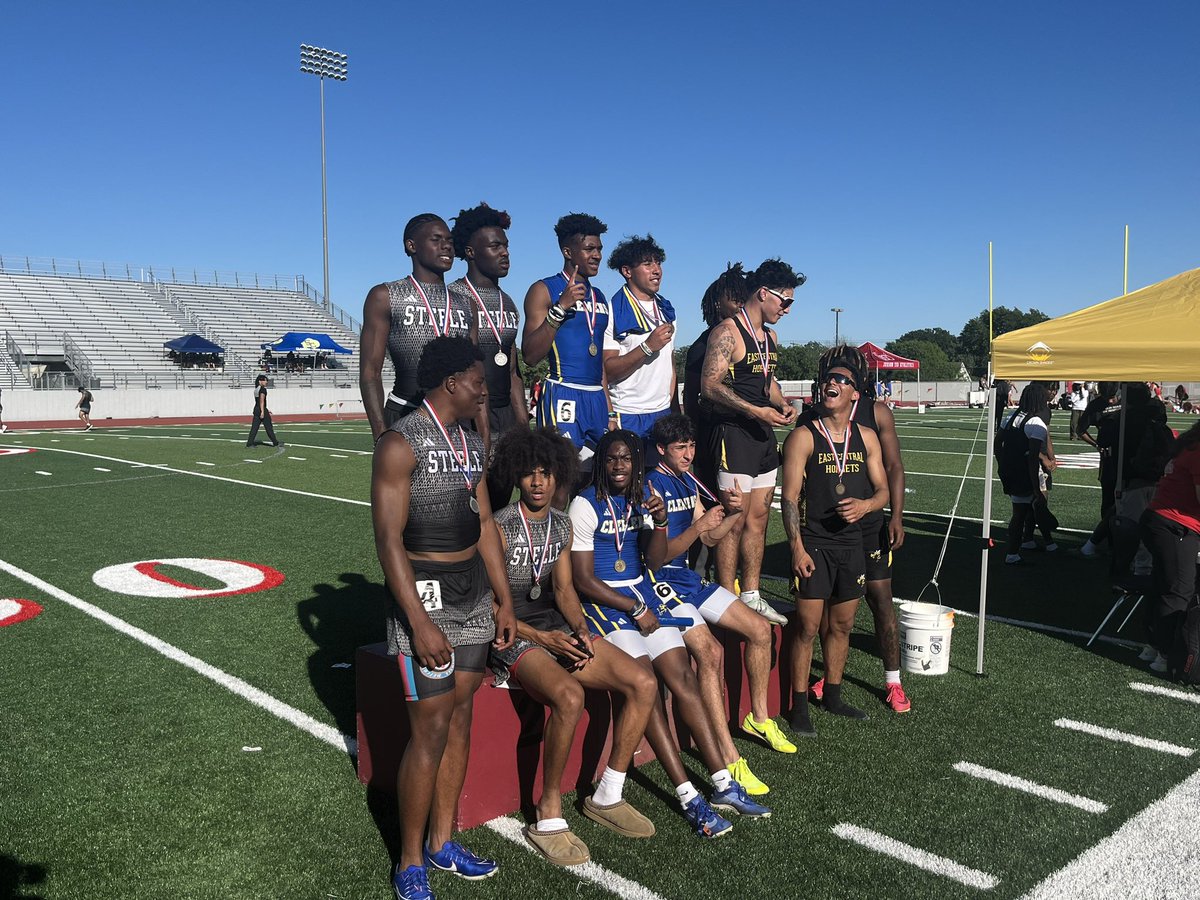 Coach_Lehnhoff's tweet photo. Buffs and Knights go 1-2 in the 4x100!! 🔥 @scbuffalostrong @SK_Athletic @SCUCISD https://t.co/LdnEfx6Na1