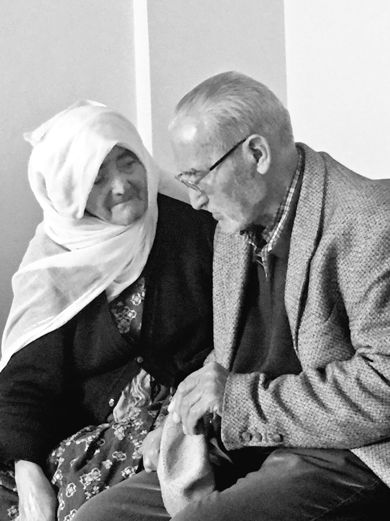 AhmetCmk's tweet photo. Canım nenemi de dedemin yanına uğurladık. Rabbim ikinize de merhamet etsin. Hoşçakalın... https://t.co/6B60OSy3HX