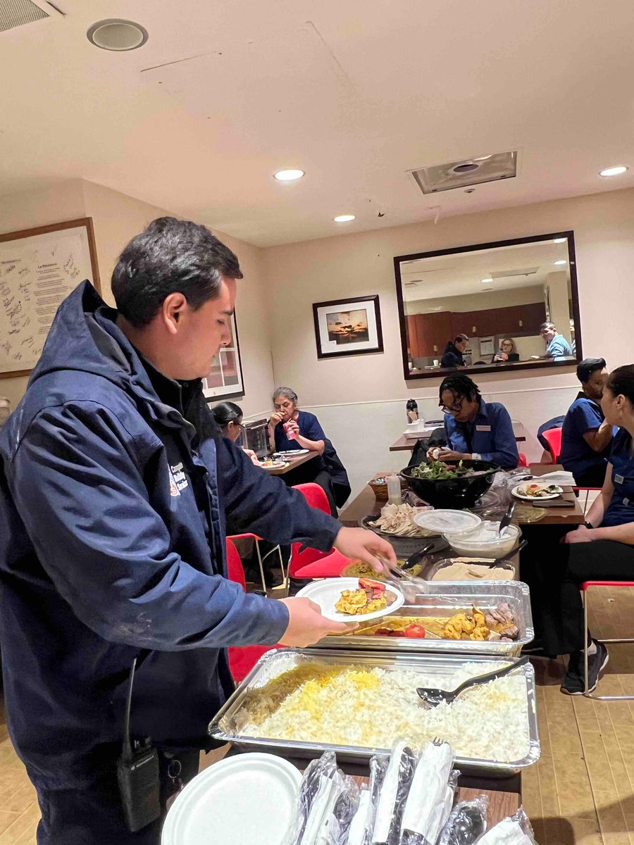 ResInnRosslyn's tweet image. We love a good staff luncheon! What is a must-have for the menu?

#Marriotthotels #MarriottBonvoy #ResidenceInnRosslyn #StayArlington #VisitRosslyn #VisitArlington #EmployeeAppreciation