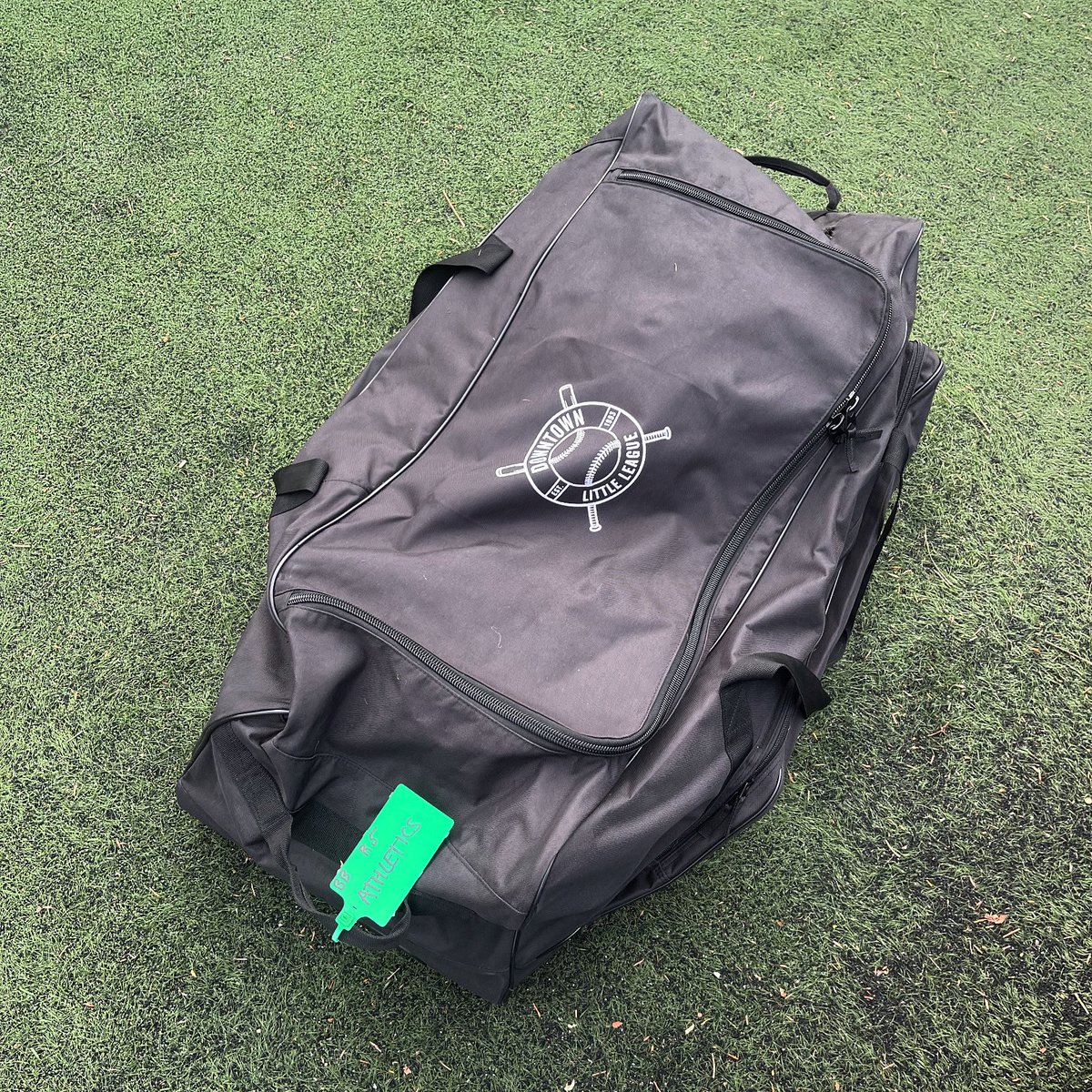 PaulRieckhoff's tweet image. True love for your child is lugging one of these monsters around all season. If you’ve ever been a coach, you know what I mean. Especially in NYC. #PlayBall #ILoveBaseball  #LetsGoAs #LetsGoMarauders ⚾️🗽🇺🇸