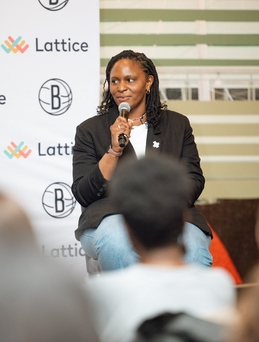 Behind every great team, there's a game-winning HR strategy 🏀💥 Last night, we hosted an exclusive discussion with @BrooklynNets and @nyliberty's senior HR leaders at Barclays Center. #LeadLikeAChampion