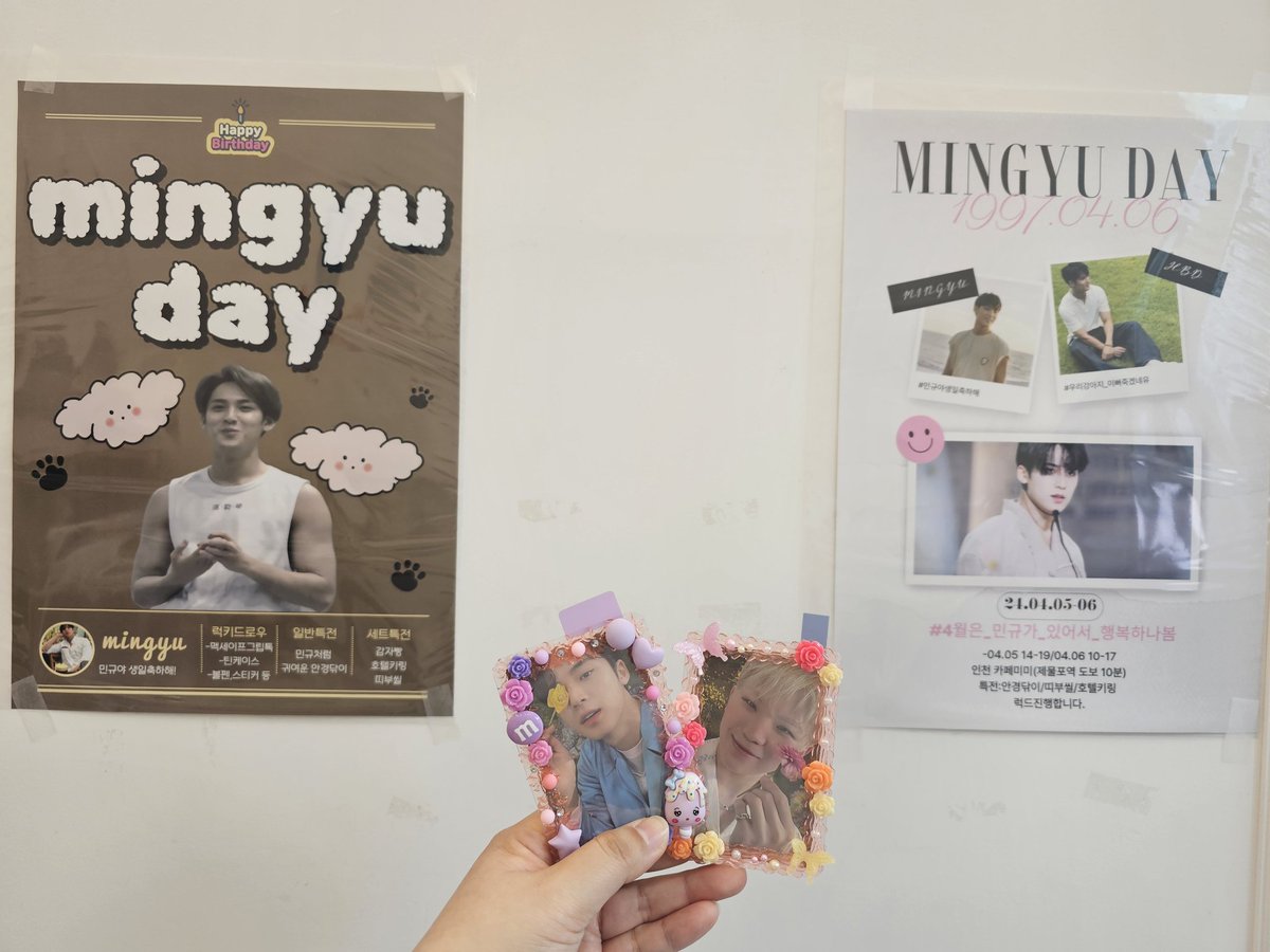 민규 생카로 카페미미 왔는데 선착에 럭드1등!!😆카페미미 시그니처 안경닦이 포함 특전과 럭드 상품 수령하고 디저트 감자빵 맛있어서 놀란! 커피랑 냠냠하고 덕분에 든든히 출근합니다!😏#민규생카 #세븐틴민규 #민규 #세븐틴생카
#4월은_민규가_있어서_행복하나봄