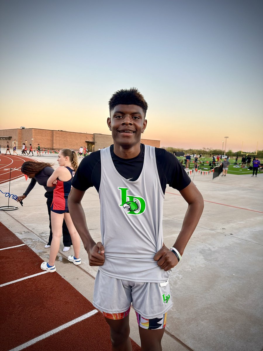 🔥Congratulations to Joshua Moore for qualifying for Finals in the JV Boys 200m dash!!