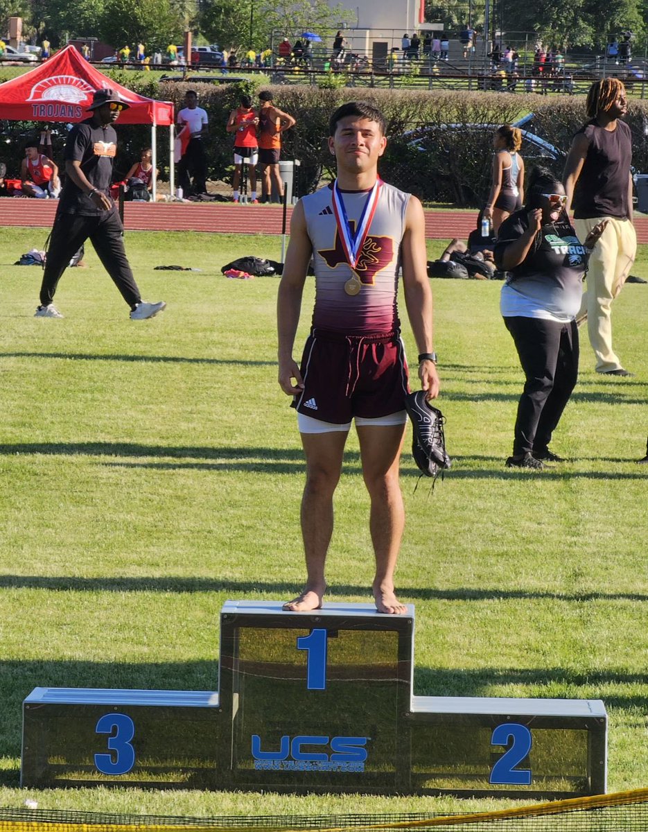 tre_thegreat346's tweet photo. 2x 200M District Champion : 21.96 PR FAT (lane 5) 
100M District Champion : 10.95 FAT (Lane 3)
2x Team Champion !! https://t.co/D6A5qYsRZG