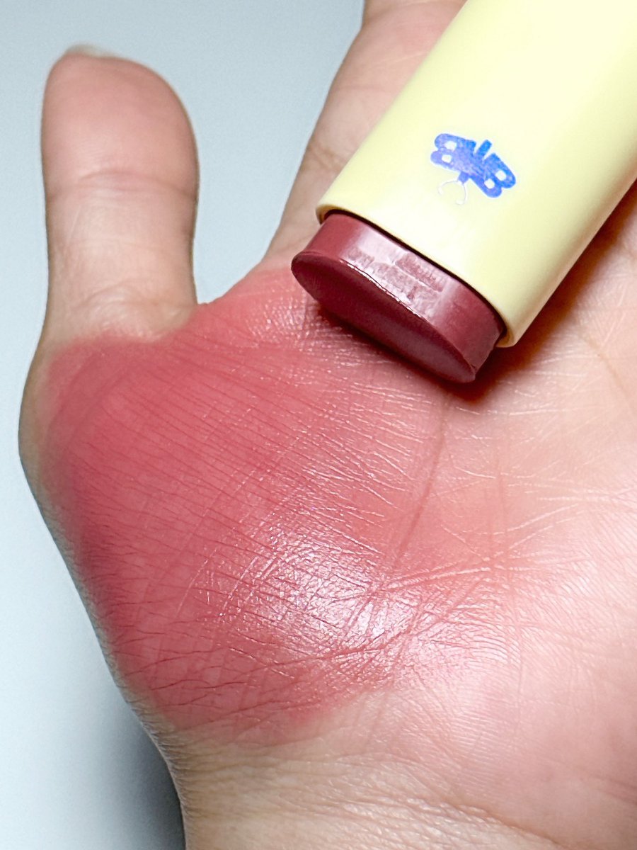 ครีมบลัช BWB เนื้ออ,สีคือถูกต้อง♥️  เนื้อนุ่มเบลนแล้วสีชัดไม่ฉ่ำเกิน ,ไม่แห้งจนเป็นปื้ด ติดผิวดี ไอเทมสงกรานต์อีก1💦